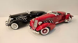2 x 1:18 ERTL 1935 AUBURN 851 BOATTAIL SPEEDSTER ROSSO E NERO - Foto 1 di 18