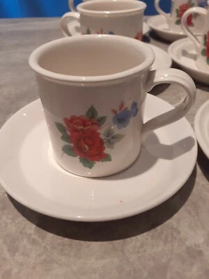 Portmeirion red rose coffee mugs & saucers x 6 - Image 1 of 4
