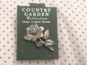 COUNTRY GARDEN ROSE COLLECTION PIN BADGE pewter BNIP - Picture 1 of 4