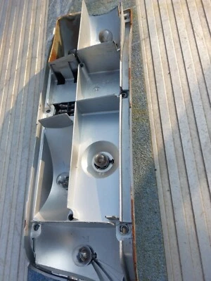 PLACA DE RESPALDO LUZ TRASERA BMW E24 635CSI LADO DEL PASAJERO ORIGINAL BMW 1360 457 Foto 1 de 4