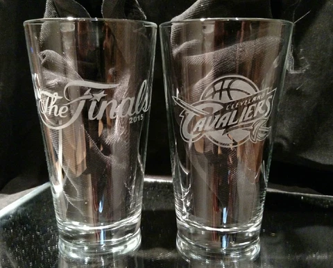 2015 NBA FINALS CLEVELAND CAVALIERS CONTENDER ETCHED 16 oz PINT GLASSES Cover