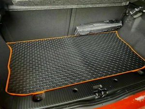 $$$ Tappetino bagagliaio per Renault Twingo III Electric Vibes + gomma + bordo arancione - Foto 1 di 1