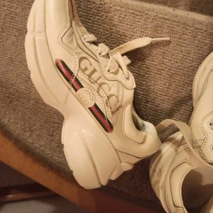 Sneaker GUCCI 29 Mädchen gebraucht wollweiss - Bild 1 von 17