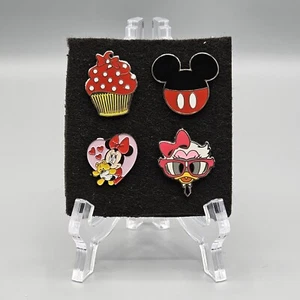 Lote de prendedores Disney World Disneyland Mickey Mouse Minnie Daisy Minnie Cupcake - Imagen 1 de 10