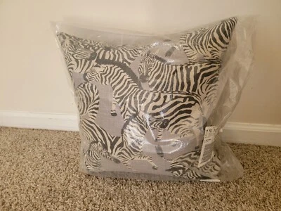 Almohada Newport Zebras Bordada Tapiz Acento 16 x 18 Safari Foto 1 de 4