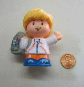 Fisher Price Little People BLONDER JUNGE mit RUCKSACK für SCHULE Sohn Bruder - Bild 1 von 3