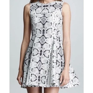 Nanette Lepore Women's Black White Casual Fit and Flare Snake-Print Dress Size 4 - Picture 1 of 10