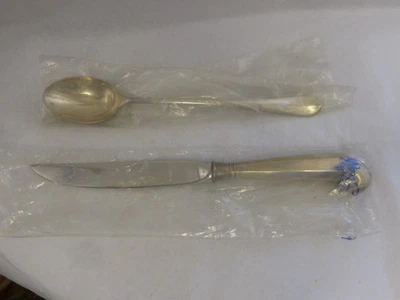 CUCHARA DE TÉ HELADA Y CUCHILLO PARA CARNE STIEFF WILLIAMSBURG QUEEN ANNE PLATA ESTERLINA NUEVO Foto 1 de 4