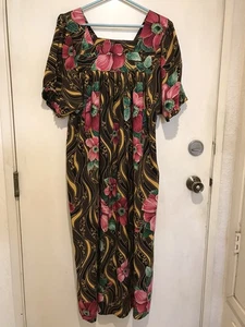 Maxi Mumu Hawaiano Dorado Rosa Negro Floral HECHO A MANO Manga Corta Grande - Imagen 1 de 3