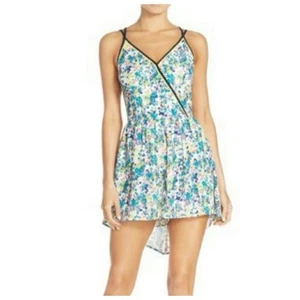 Adelyn Rae Women's Sz XS NWT Floral Romper V-Neck Strappy Flutter Back - Picture 1 of 10