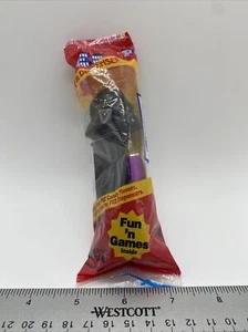 Vintage Star Wars Darth Vader PEZ Dispenser 1997 New in Package RED - Picture 1 of 2