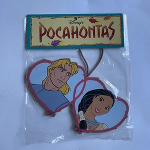 Kurt Adler Vintage POCAHONTAS & John Smith Holz Herzen Ornament Disney VERSIEGELT - Bild 1 von 2
