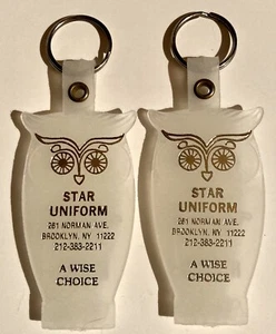 WE GIVE A HOOT STAR UNIFORM WERBUNG VINTAGE 80ER 2 SCHLÜSSELANHÄNGER SET KUNSTSTOFF EULE - Bild 1 von 2