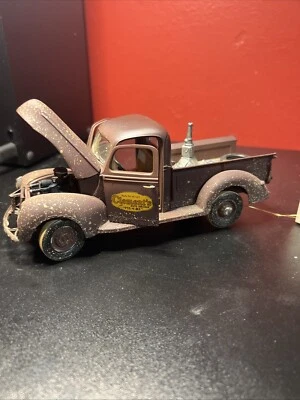 1:24 Franklin Mint Rat Rod 1940 Ford Pick-up ‘Old Reliable’ in Rusty Brown - Image 1 of 4