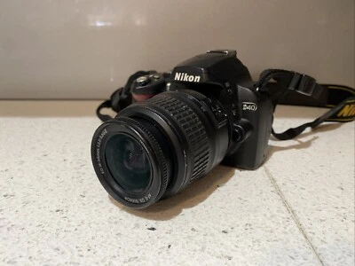Nikon D40x 10.2MP Digital SLR Camera with Nikon AF-S 18-55mm ED Lens+Gen Battery - Image 1 of 4