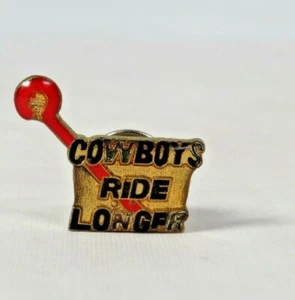 Spilla bavero giacca western rodeo vintage Bull Riding "Cowboys Ride Longer" - A4 - Foto 1 di 1