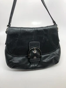 Bolso de hombro Coach genuino de cuero negro con hebilla Soho con solapa - Imagen 1 de 6