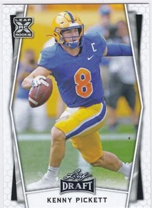 2022 Leaf Draft Red Box Base #7 Kenny Pickett Rookie Steelers - Foto 1 di 1