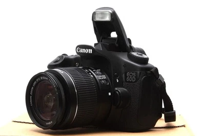 Canon EOS 60D 18 MP FULL HD DSLR mit Canon EF-S 18-55mm IS II Objektiv + Zub - Bild 1 von 4