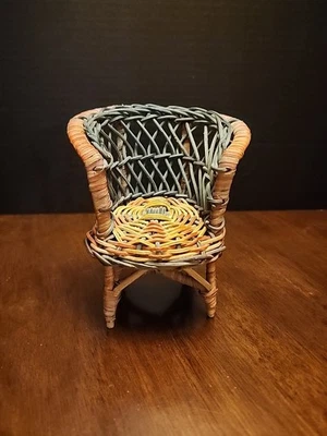 Silla de muebles de madera vintage escala 1:6 para casa de muñecas Foto 1 de 4