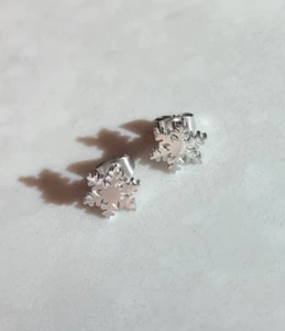 Silver Snowflake earrings, Minimalist earrings, Christmas earrings - Picture 1 of 2