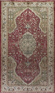 5.6x9.4 Ft Vintage Oriental Rug in Red and Green. Handknotted Wool Carpet - Picture 1 of 5