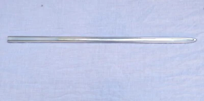 Cadillac Eldorado 1974-1978 guardabarros delantero moldura central, Foto 1 de 4