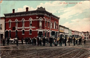 SPEARFISH, SOUTH DAKOTA - BUSY "H" STREET - PEOPLE - BAND - 1911 OLD POSTCARD - Bild 1 von 2
