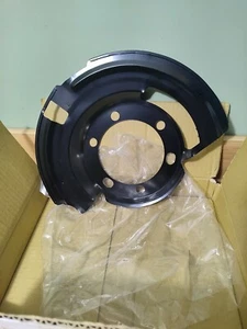 Protector antipolvo freno delantero izquierdo Omix-Ada 11121.04 para Wrangler/Cherokee/Comanche - Imagen 1 de 7