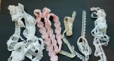 LOTE DE ADORNOS ELEGANTES ~ ENCAJE ~ VOLANTES PARA MANUALIDADES, ROPA DE MUÑECA, PEQUEÑOS PROYECTOS DE COSTURA Foto 1 de 4