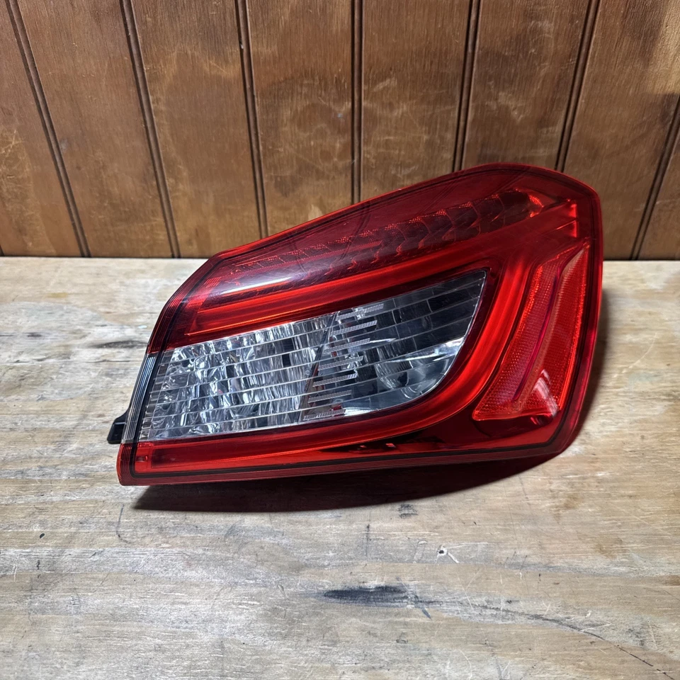 Conjunto de lámpara trasera exterior para maletero lateral derecho Maserati Ghibli 14-17 OEM  Foto 1 de 4