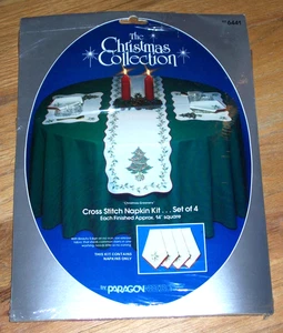 NOS - Vintage Paragon WEIHNACHTEN GRÜN gestempelt Kreuzstich 4 Servietten Set 6441 - Bild 1 von 3