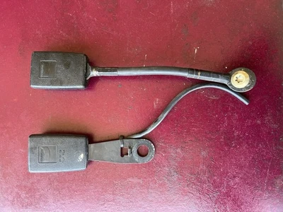 91 MERCURY CAPRI FRONT SEAT BELT BUCKLES OEM - Image 1 of 3