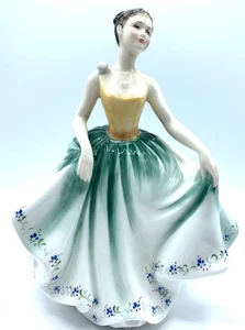 Figura de colección Royal Doulton Cynthia modelada por Peggy Davies 1983 - Imagen 1 de 10
