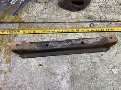 Camioneta Nissan 1986-1997 2x2 bajo motor travesaño Foto 1 de 4