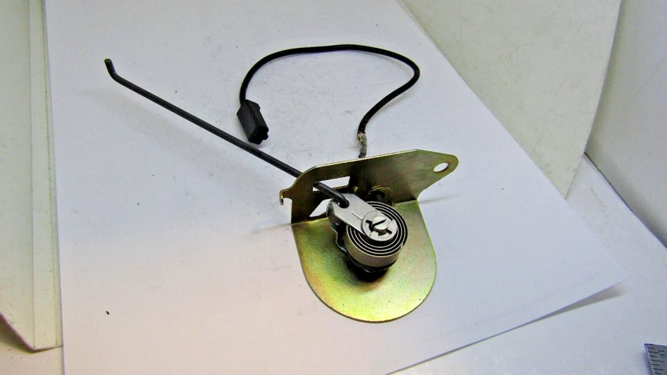 VC163 Carburetor  Choke Thermostat NEW VINTAGE - Image 1 of 4