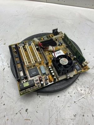 VIA P5BV3+/e AMD K6-2/350 64 MB Ram sin disco duro Foto 1 de 2