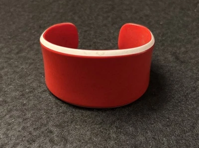 Brazalete brazalete vintage de plástico rojo y blanco Foto 1 de 4