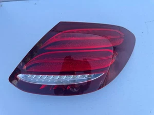 MERCEDES E CLASS W213 REAR TAILIGHT COMPLETE RIGHT DRIVER SIDE A2139068000 - Picture 1 of 6
