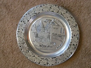 RWP WILTON ARMETALE PEWTER CHRISTMAS PLATE, FAMILY FEEDING BIRDS 1987, USA MADE - Picture 1 of 19