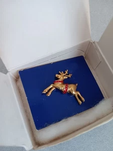 Vintage Avon Festive Reindeer Pin Brooch NOS 1987 Holiday Christmas - Picture 1 of 4