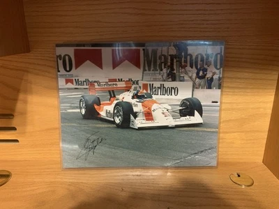 Imagen autografiada por Emerson Fittipaldi firmada por Marlboro Racing Foto 1 de 4
