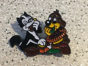 Pin's Pif et Hercule - Pif et Herculen ùmangent une tarte - Picture 1 of 1