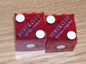1 PAR DE DADOS DEL CLUB DE PLATA (4) CASINO SPARKS NV - Imagen 1 de 3