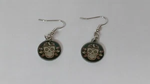 CHICAGO WHITE SOX SUGAR SKULL EARRING SET "BRAND NEW & FACTORY SEALED" - Picture 1 of 4