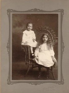 Blairstown Iowa Cabinet Photo Helen & Theodore Kouba 1904 by Ray Finker 6 x 8 in - Picture 1 of 2