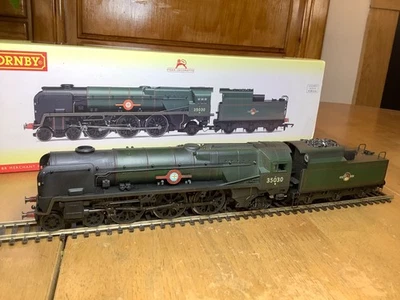 Hornby BR 4-6-2 Rebuilt Merchant Navy 35030 Elder Dempster Lines with ESU Sound - Image 1 of 4