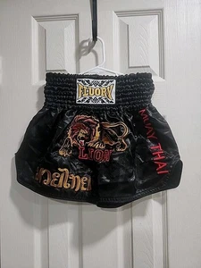 Fluory Muay Thaiboxen MMA Polyester Shorts Gr. S Lion Roar schwarz  - Bild 1 von 11