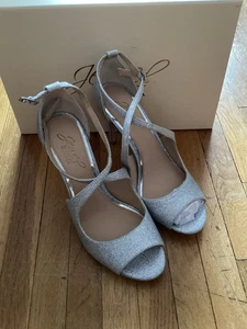 NUEVO EN CAJA Jewel Badgley Mischka Damas 6.5 Plata Brillo Puntera Abierta Tacones, Nunca Usados - Imagen 1 de 5