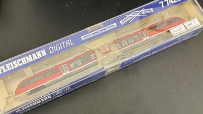 Fleischmann 77420 N Gauge DB AG Red Class BR 642 Desiro 2 Car DMU DCC Sound - Image 1 of 4